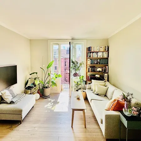 Sunny And Charming Flat, Private Balcony דירה