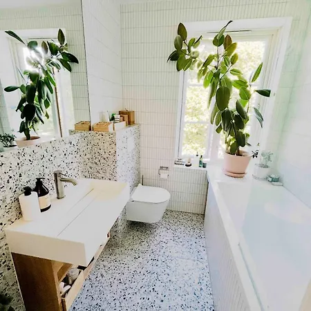דירה Sunny And Charming Flat, Private Balcony