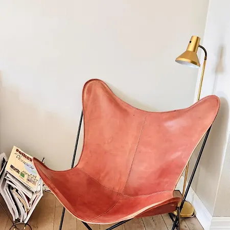 דירה Sunny And Charming Flat, Private Balcony
